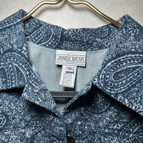 Jones Wear Women's 10 Blue Paisley Button Up Jean Style Jacket - Picture 2 of 3